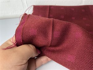 Møbeluld - lys bordeaux med små tern i fuchsia